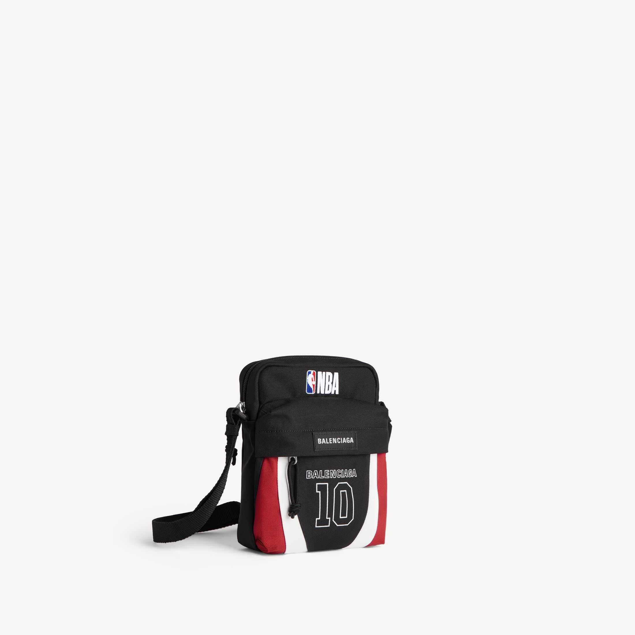 Réplica de alta gama de artículos de piel para hombre de Balenciaga, imitación de primera calidad 1:1 según el diseño original, Explorer. Réplica de alta calidad de la colección colaborativa de BALENCIAGA y la NBA: EXPLORER en negro
