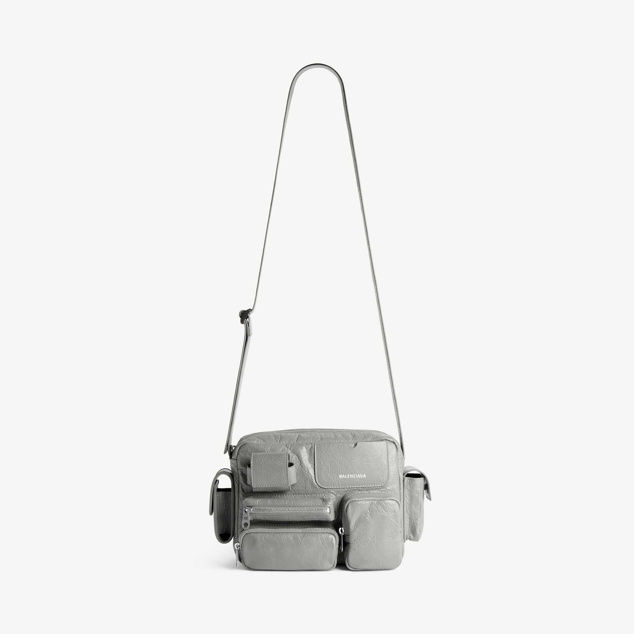 复刻Balenciaga高仿男士皮具原单SuperbusySA级spanSuperbusy Balenciaga灰色细纹羊皮革相机包，饰以做旧银色金属配件