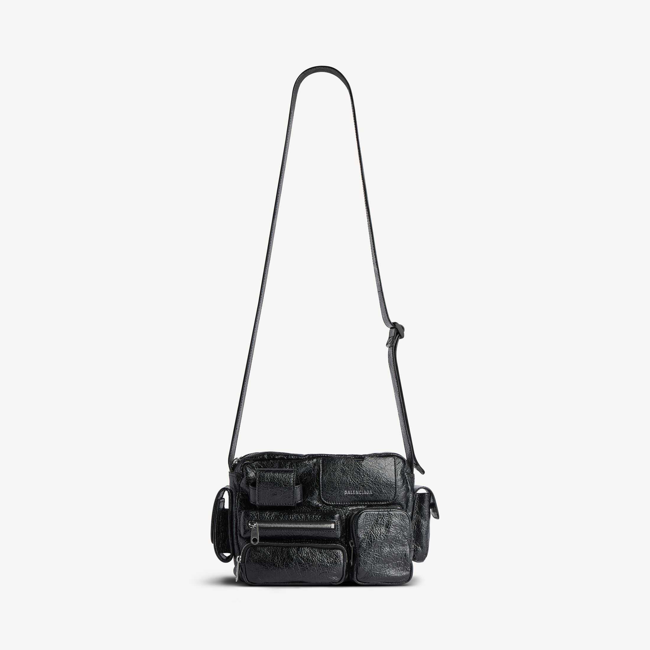 Réplica de alta calidad de los artículos de piel para hombre de Balenciaga, modelo original Superbusy de categoría SA: bolsa para cámara de piel de cordero negra con vetas finas de Superbusy, adornada con herrajes metálicos plateados con efecto envejecido