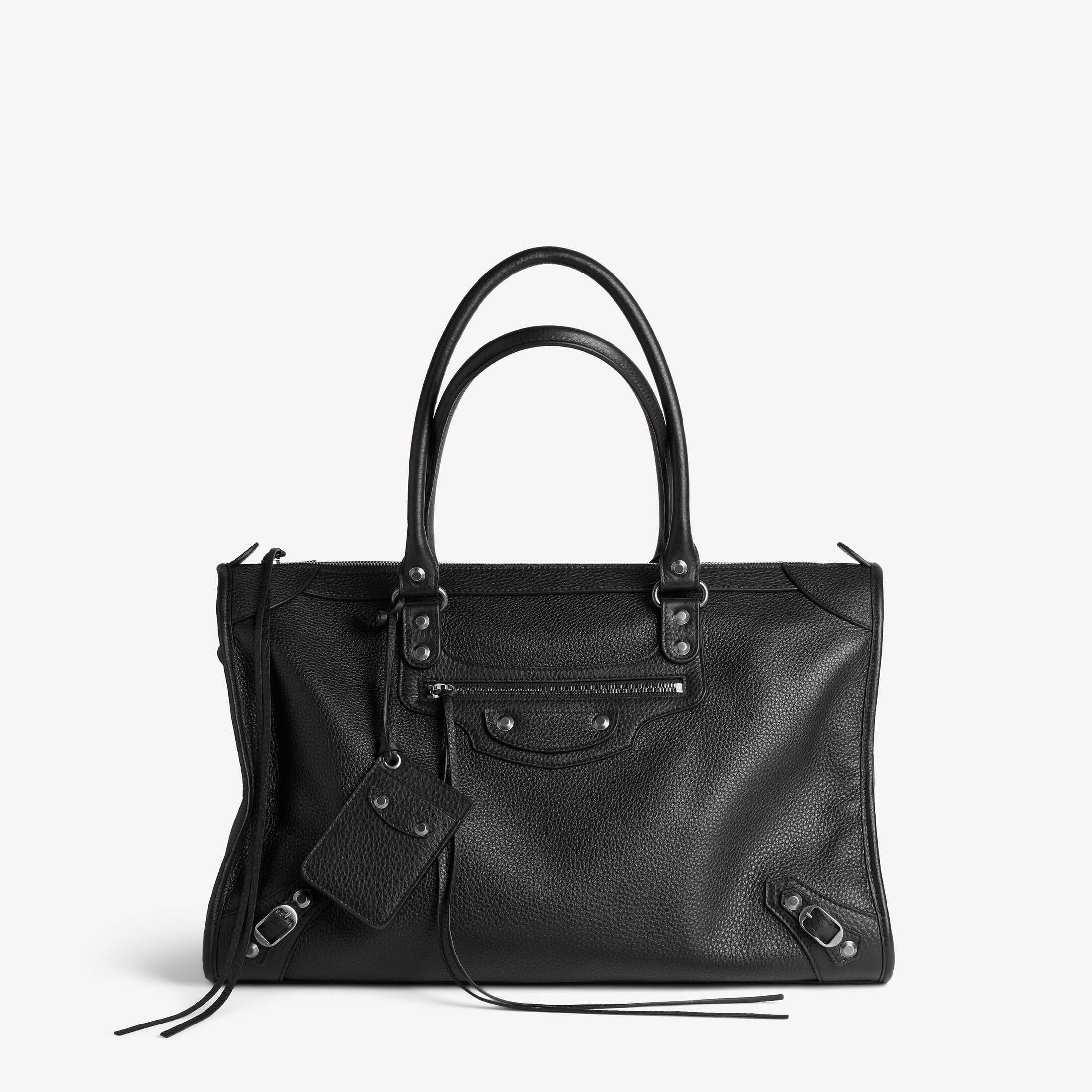 Réplica de alta gama de artículos de piel para hombre de Balenciaga, imitación de primera calidad, réplica 1:1 de la línea original de Le City. Maletín grande de viaje y negocios de Le City, de piel de vacuno granulada negra, adornado con herrajes metálicos plateados con efecto envejecido.