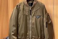 PRADA普拉达羽绒服