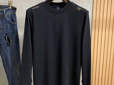 始祖鸟 2025秋冬新款 时尚休闲打底衫