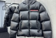 普拉达羽绒服红标