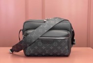 LV OUTDOOR 邮差包型号：M30233