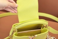 LV Capucines 迷你 黄色金 型号：M24683