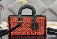 迪奥M0540横版刺绣水滴红珠