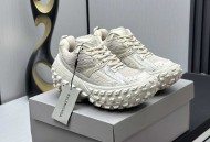 巴黎世家轮胎底复古休闲运动鞋