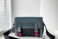 蔻驰男款邮差包斜挎包