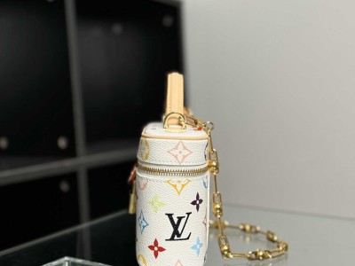 LV x TM VANITY CHAIN POUCH 手袋 型号：M13662
