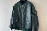 普拉达三角标真皮夹克