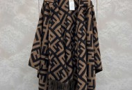 Fendi限量款连帽斗篷披肩