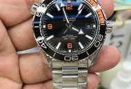 欧米茄海洋宇宙600米“四分之一橙