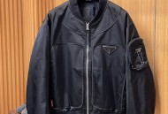 PRADA普拉达羽绒服