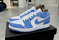 AJ1Low低帮：漆皮北卡蓝