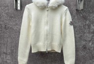 Moncler 白色狐狸毛领针织，连帽拉链款