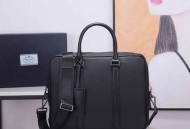 Prada最新款男士手提公文包