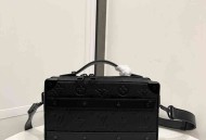 LV Handle Soft Trunk 手袋