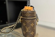 LV VANITY CHAIN POUCH 手袋 型号：M47125