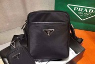 普拉达摩登尼龙斜挎包
