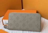 LV M69821 钱夹