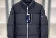  普拉达𝐏𝐑𝐀𝐃𝐀 ²⁰²⁴黑科技压胶羽绒外套