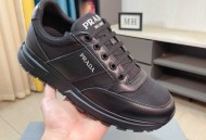 普拉达同步上市， 新款男鞋