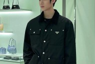 prada普拉达prd 三角标翻盖棉服外套